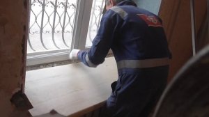 Монтаж деревянных подоконников