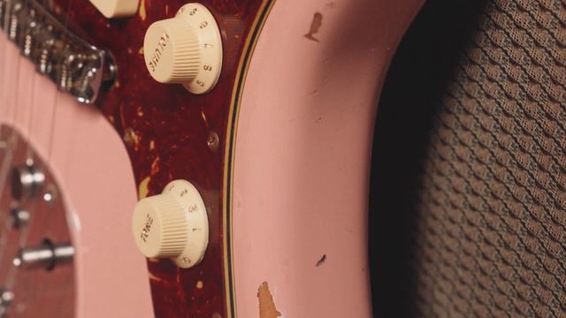 Fender Custom Shop '62 Jazzmaster Relic in Shell Pink | Russo Music смотреть онлайн