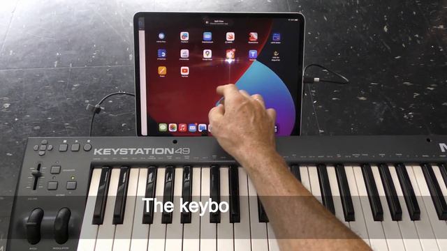How to connect wired MIDI keyboard to iPad Pro смотреть онлайн