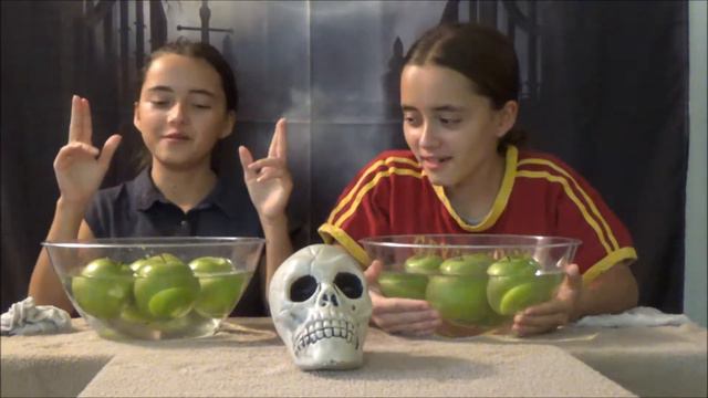 Bobbing For Apples Challenge Halloween 2017 ~ Mary and Clare смотреть онлайн
