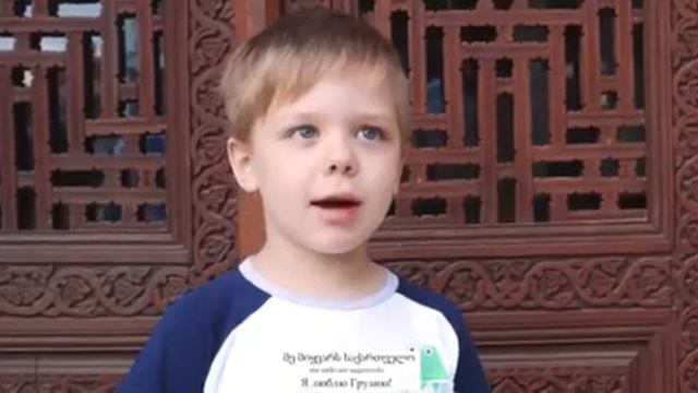Грузия. Туристы из России на улицах Тбилиси поют Гимн Грузии смотреть онлайн