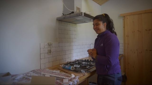From $2500 CONTAINER to cozy wooden CABIN! смотреть онлайн