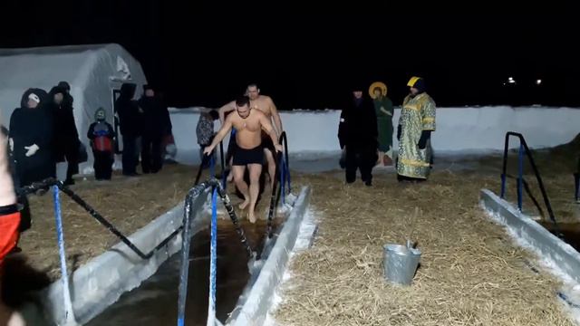 Крещенские купания 2020г. Нефтеюганск. ХМАО Югра. смотреть онлайн