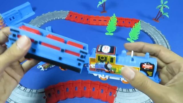 Caja de Juguetes Tren Eléctrico Contra Soldados de Plástico! TOYS REVIEW смотреть онлайн