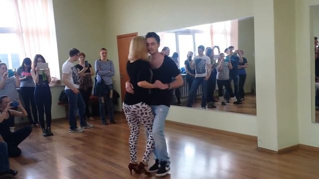 Кизомба, тарашинья - Геннадий Дмитриев и Каролина Королева (music: X plus - Yoyo feat Dgrafitty) смотреть онлайн