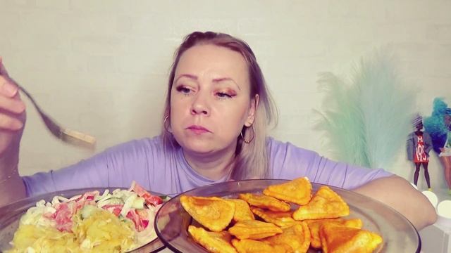 МУКБАНГ ЧЕБУПИЦЦА от ГОРЯЧЕЙ ШТУЧКИ, САЛАТ И КАРТОШКА С КУРИЦЕЙ И КАПУСТОЙ ТУШЕНАЯ/ Еда на камеру. смотреть онлайн
