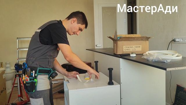 клеем ПВХ кромку на клей момент. вырез для выдвежного ящика под духовкой . фрезеровка кромки