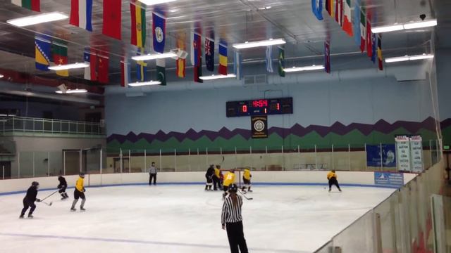 André getting an assist on the goal as he gets leveled at about 1:25. смотреть онлайн