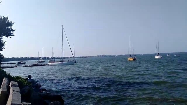 Памятник возле порта. смотреть онлайн