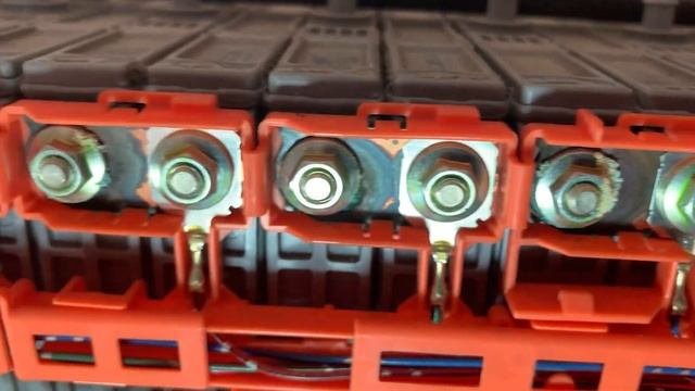 TOYOTA AURIS HYBRID 2016 battery PROBLEM. Как выглядит батарейка на гибриде. смотреть онлайн