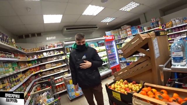 ПОКУПАЕМ ТАРАКАНОВ ПОЙМАННЫХ В МАГАЗИНЕ / ПОЛИЦИЯ В ШОКЕ ОТ ТАРАКАНОВ смотреть онлайн