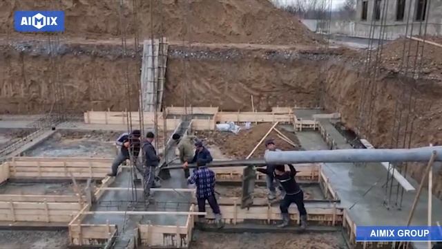 Aimix Автобетоносмеситель с самозагрузкой 4 куб работает в Казахстане. смотреть онлайн