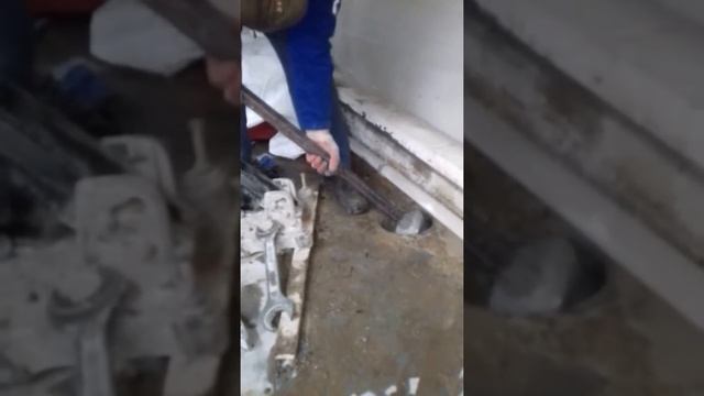 Алмазное бурение глубоких отверстий под углом 45 градусов .