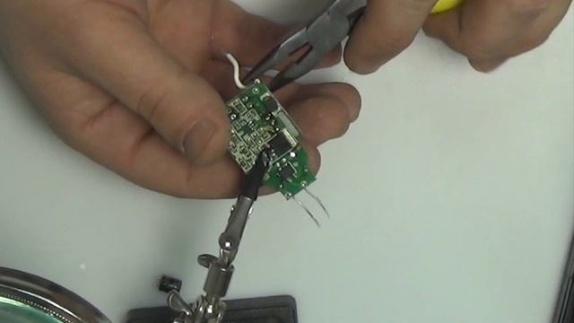 Ремонт моргающей светодиодной лампы своими руками/DIY blinking LED lamp repair смотреть онлайн