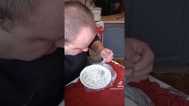 лайфхак как не мыть посуду. подпишись пожалуйста смотреть онлайн