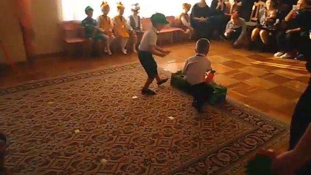 игра СОБЕРИ МОРКОВКУ муз.рук. Парахневич И.П. смотреть онлайн