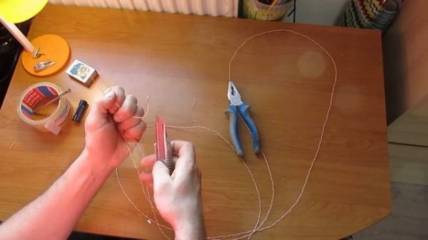 Как сделать самый простой электромагнит? How to make the simplest electromagnet?