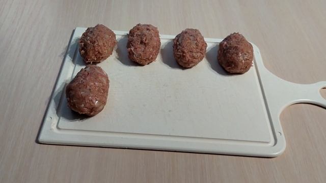 Просто шикарные котлеты из индейки с КОТОМ! смотреть онлайн