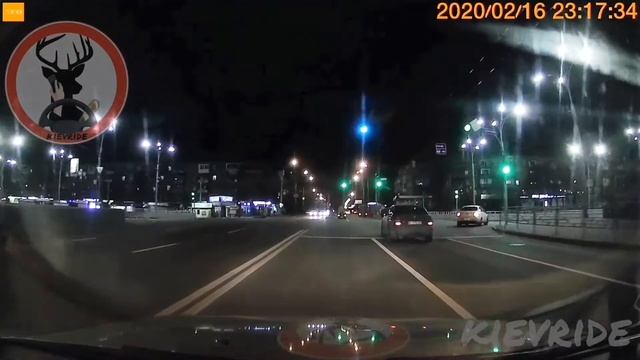 Новые изменения в ПДД 2020, Шашки. Киев, ул. Мельникова - ул. Елены Телиги - ул. Щусева смотреть онлайн