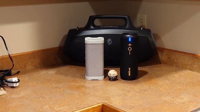W-King D320 Vs Skullcandy Terrain XL ? Cornered! Indoor Sound Comparison. The Power Of The Dark Sid