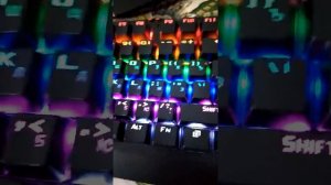 как включить подсветку на любой клавиатуре?