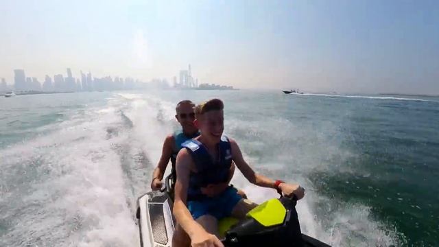 Jet Skiing around the Palm in Dubai - Insta360 X3 смотреть онлайн