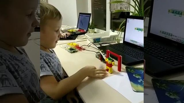 Робототехника для детей. Модель "Вратарь". Клуб "Электрон" смотреть онлайн