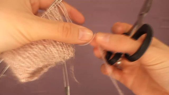 Простые митенки из мохера с бусинами смотреть онлайн