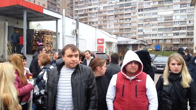 Сотрудник полиции просил себя не снимать.Ратная 8. смотреть онлайн