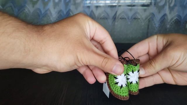 Брелок ломтик киви. Вязание крючком игрушек амигуруми смотреть онлайн