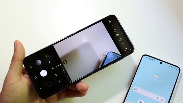 Samsung Galaxy Flip 5 Vs Google Pixel 7! (Comparison) (Review)