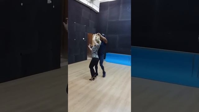Edelmiro & Olya - Bachata class смотреть онлайн