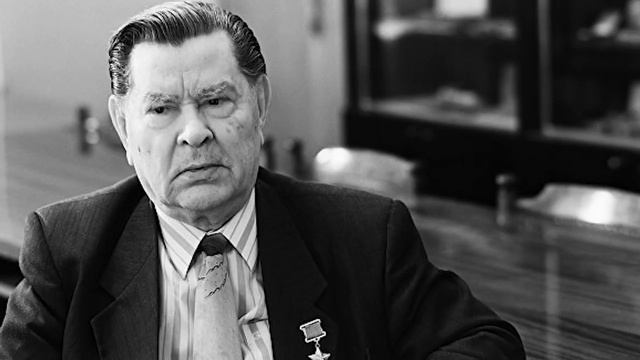 Строгий, скромный и сильный: Каким был Алексей Маресьев? смотреть онлайн