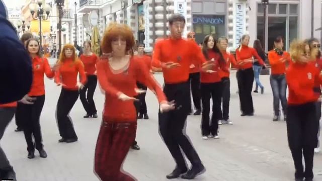 Du Temps,  Mix Mylène Farmer Flashmob In Moscow Avec Le Clip Original