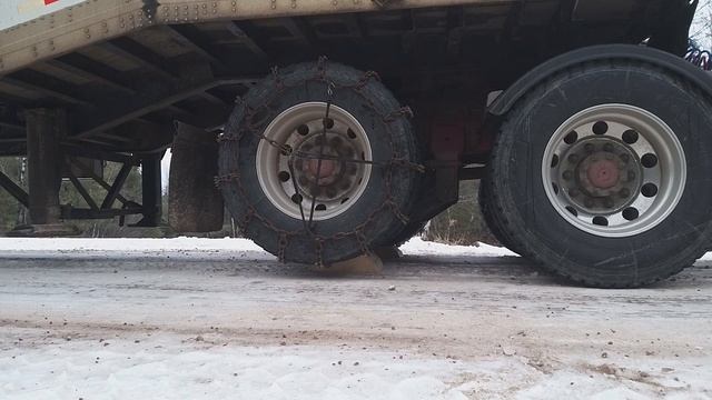 На траке по лесам Канады. Как надевать цепи на колеса. Новый год 2020. смотреть онлайн
