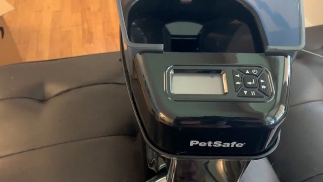 PetSafe Automatic Dog Feeder Review & Setup for Travelers смотреть онлайн