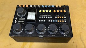 Разбираем прибор Магазин сопротивлений Р4833. Смотрим, что в нем ценного