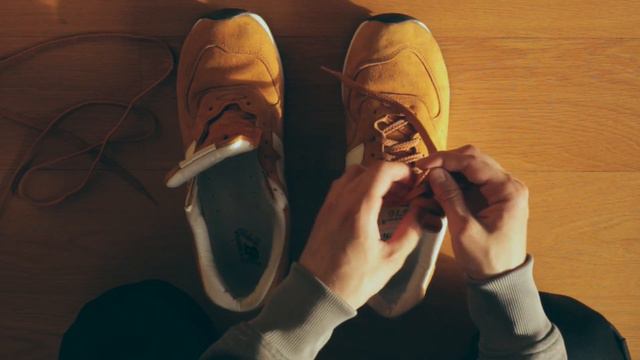 ASMR Как зашнуровать шнурки на New Balance 576 смотреть онлайн