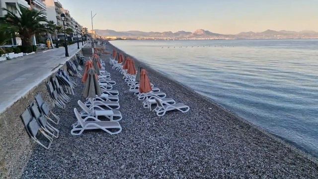 Рано утром вышел на городскую набережную! Лутраки одно из самых красивых мест в Греции!😍 смотреть онлайн