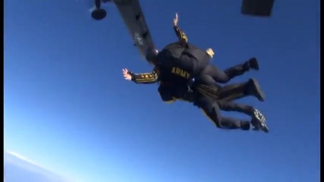 Skydiving with The Golden Knights смотреть онлайн