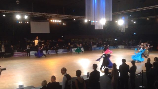 WDC Dutch-AL Dutch Open 2017 | Ballroom Master Class 1e ronde – Weense Wals (serie 1) смотреть онлайн