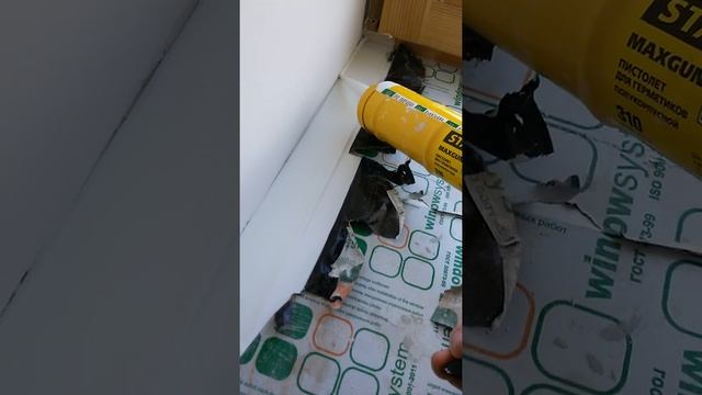 Нанесение герметика в примыкании откоса и подоконника. смотреть онлайн