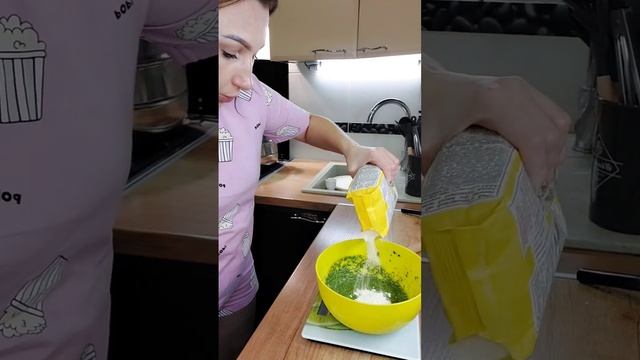 Пироги с капустой и перцем