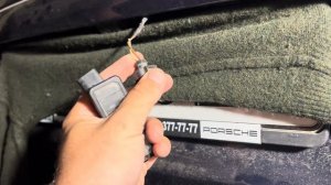 Открыть Porsche cayenne сел акумулятор