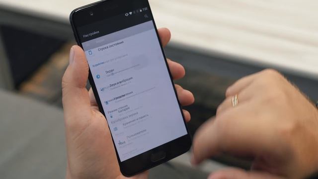 Распаковка OnePlus 5 рядом с iPhone 7 Plus и Galaxy S8+ (unboxing) смотреть онлайн