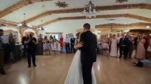 Первый танец молодоженов.