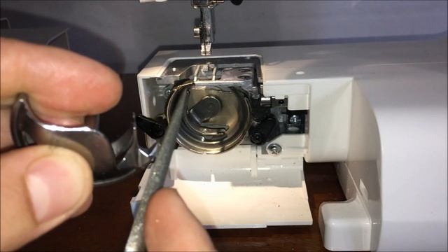 Janome Juno 523.Устраняем стук челнока. смотреть онлайн