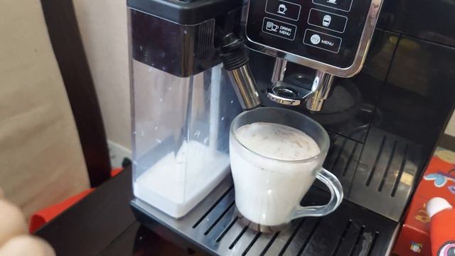 Делаем какао на кофемашине Delonghi Dinamica 350.55 смотреть онлайн