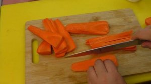 Морковные палочки  - их просто обожают дети.