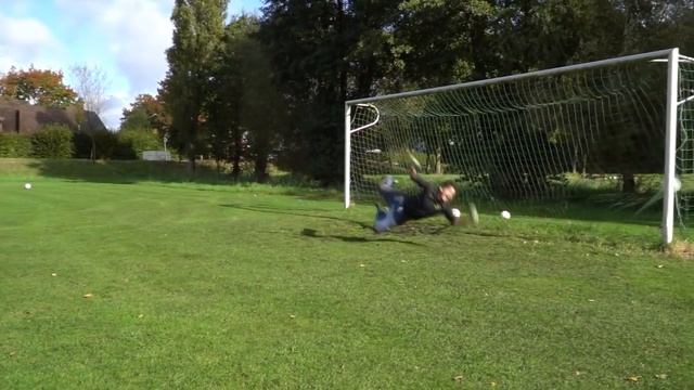 TIKTOK VS YOUTUBE GOALKEEPERS | WHO WINS THE GOALKEEPER WAR смотреть онлайн